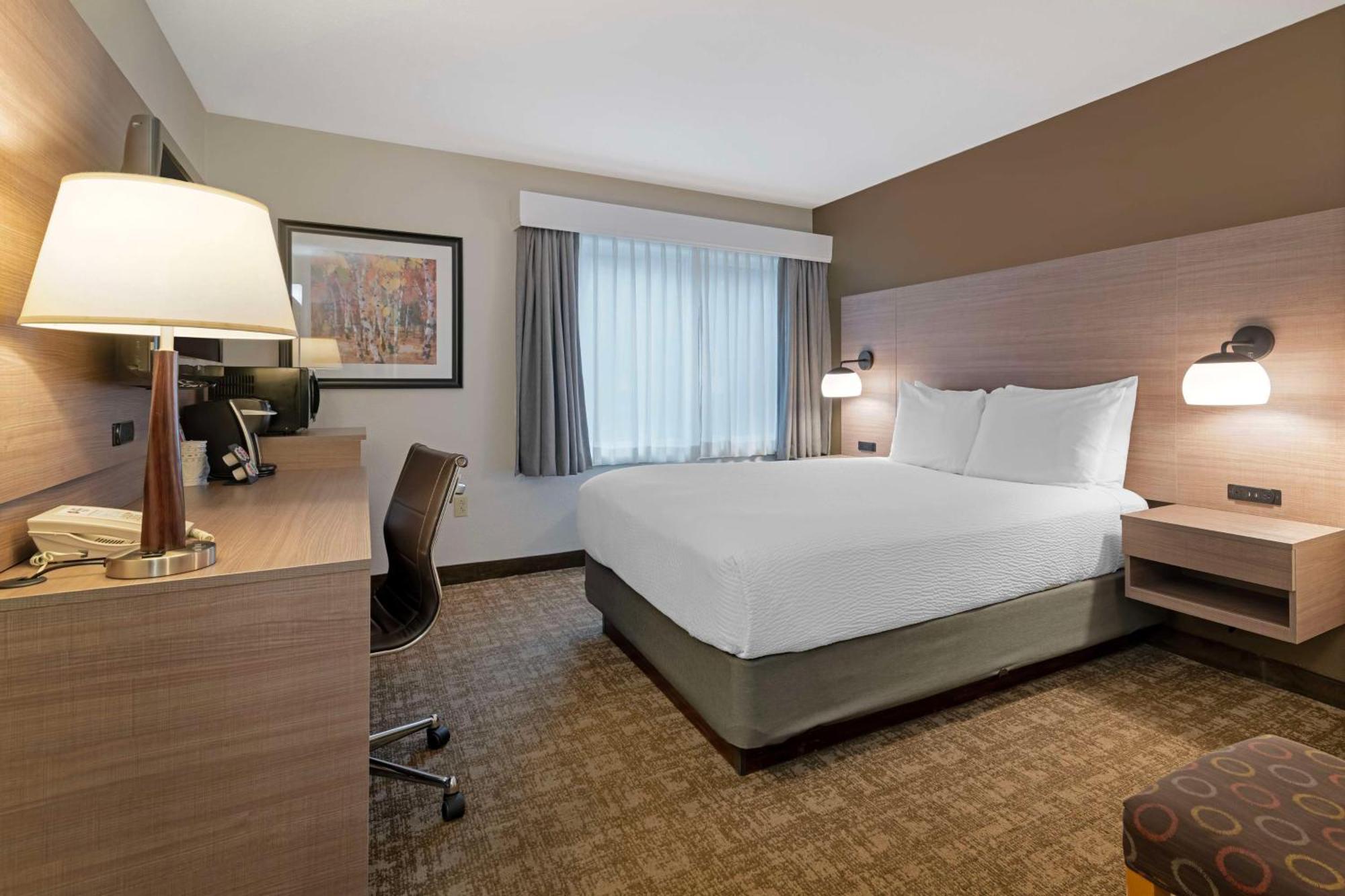 Best Western Plus Windjammer Inn & Conference Center Burlington Exterior photo